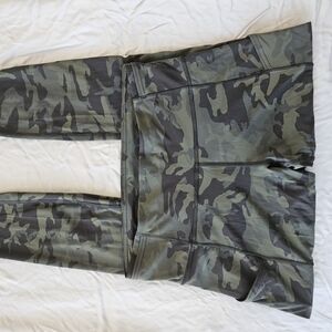 Lululemon Camouflage Fast & Free Leggings Sz 8